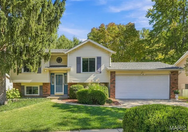 Photo 1 of Single family home for sale at 1056 Driftwood Trails Dr, Florissant, MO 63031 | MLS# MIS26067058 | Listing updated on 2026-10-21