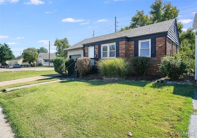 Photo 2 of Single family home for sale at 2668 E 27th Street, Granite City, IL 62040 | MLS# MIS26067063 | Listing updated on 2026-10-23