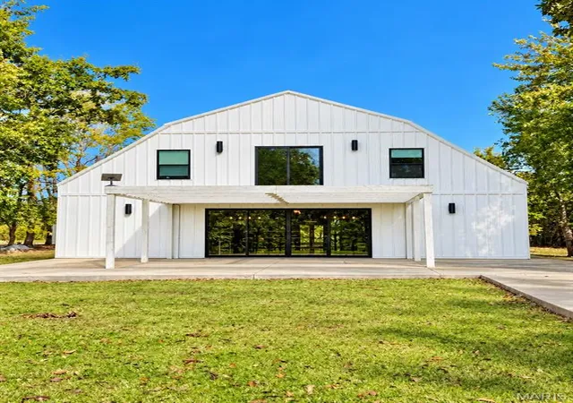 Photo 1 of Single family home for sale at 1448 Sandy Point Ln, Greenville, IL 62246 | MLS# MIS26067066 | Listing updated on 2026-10-28