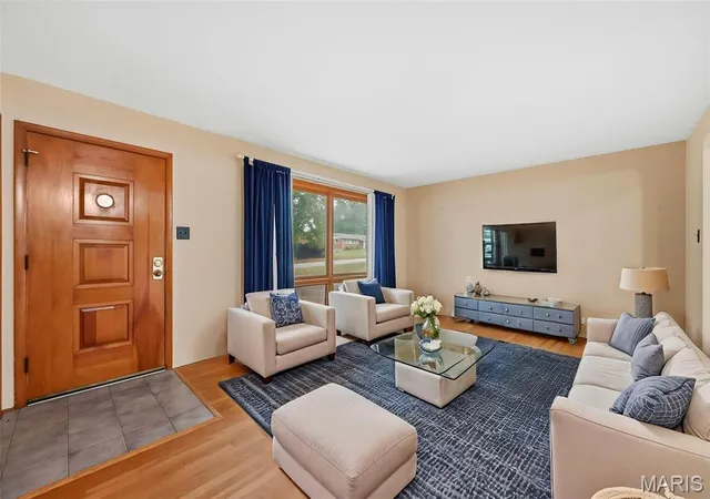 Photo 3 of Single family home for sale at 10942 Ridgecrest Dr, Saint Ann, MO 63074 | MLS# MIS26067067 | Listing updated on 2026-10-22