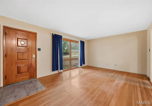 Photo 3 of Single family home for sale at 10942 Ridgecrest Dr, Saint Ann, MO 63074 | MLS# MIS26067067 | Listing updated on 2026-10-22