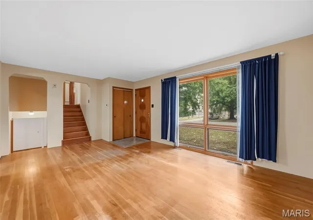 Photo 4 of Single family home for sale at 10942 Ridgecrest Dr, Saint Ann, MO 63074 | MLS# MIS26067067 | Listing updated on 2026-10-22