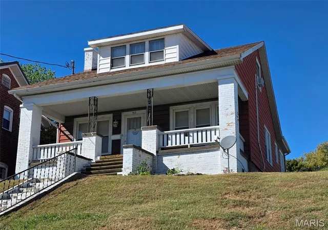 Photo 1 of Single family home for sale at 917 State St, Chester, IL 62233 | MLS# MIS26067068 | Listing updated on 2026-10-23