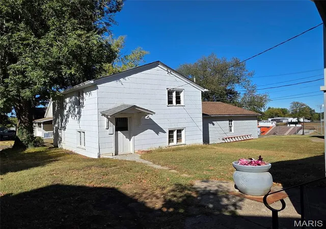 Photo 3 of Single family home for sale at 1815 Swanwick St, Chester, IL 62233 | MLS# MIS26067070 | Listing updated on 2026-10-23