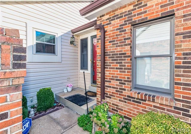 Photo 3 of House for sale at 5555 Pierre Ct, Saint Louis, MO 63128 | MLS# MIS26067072 | Listing updated on 2026-10-20