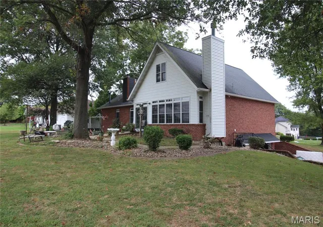 Photo 2 of Sale Pending at 240 Michael Dr, Troy, IL 62294 | MLS# MIS26067073 | Listing updated on 2026-10-22