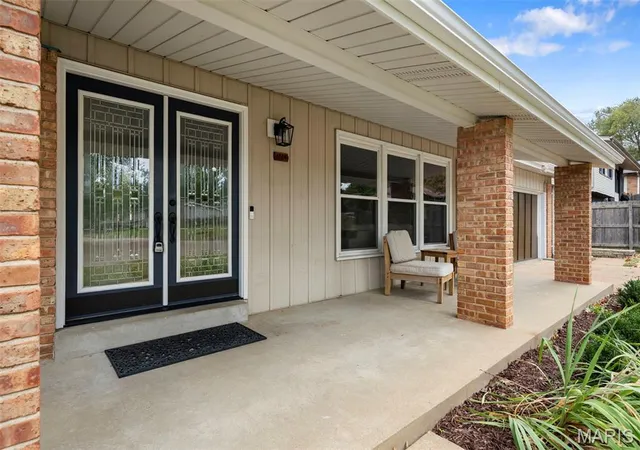 Photo 1 of Single family home for sale at 1224 Bonheur Dr, Saint Louis, MO 63146 | MLS# MIS26067074 | Listing updated on 2026-10-22