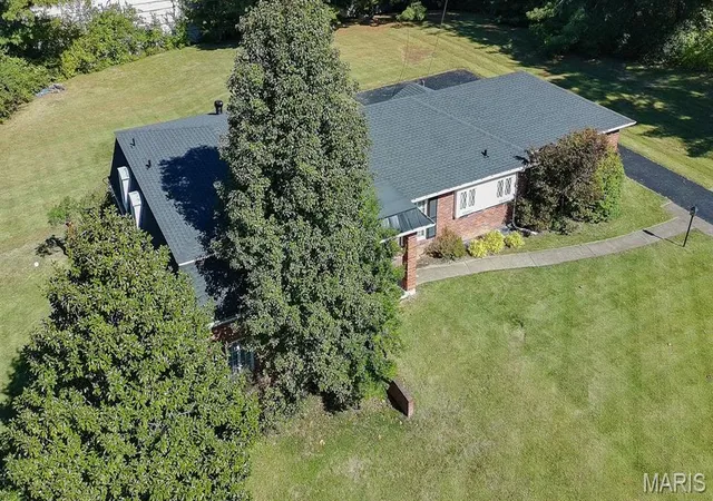 Photo 3 of Single family home for sale at 11631 Fallbrook Dr, Saint Louis, MO 63131 | MLS# MIS26067088 | Listing updated on 2026-10-26