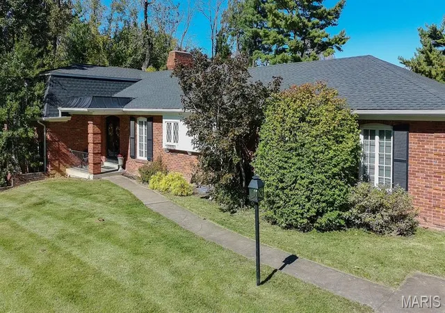 Single family home for sale at 11631 Fallbrook Dr, Saint Louis, MO 63131 | MLS# MIS26067088