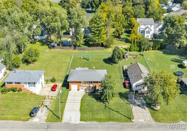 Photo 2 of Single family home for sale at 236 S Riebeling St, Columbia, IL 62236 | MLS# MIS26067095 | Listing updated on 2026-10-21