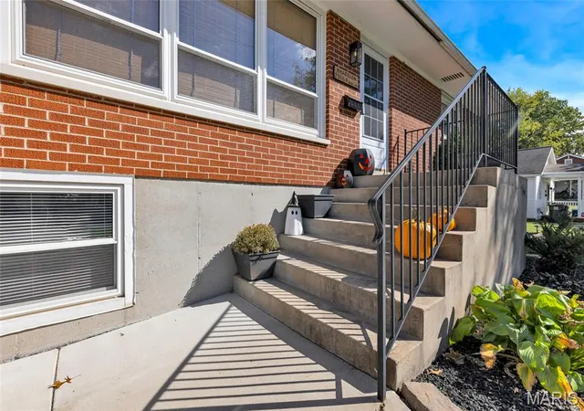 Photo 3 of Single family home for sale at 236 S Riebeling St, Columbia, IL 62236 | MLS# MIS26067095 | Listing updated on 2026-10-21
