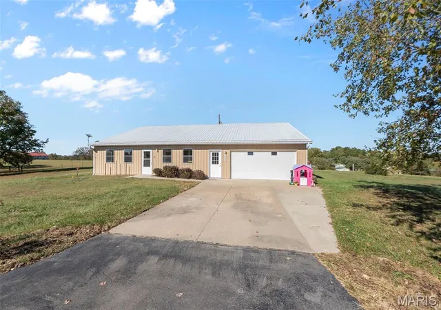 Photo 2 of Single family home for sale at 1023 County Rd 349, Jackson, MO 63755 | MLS# MIS26067099 | Listing updated on 2026-10-21