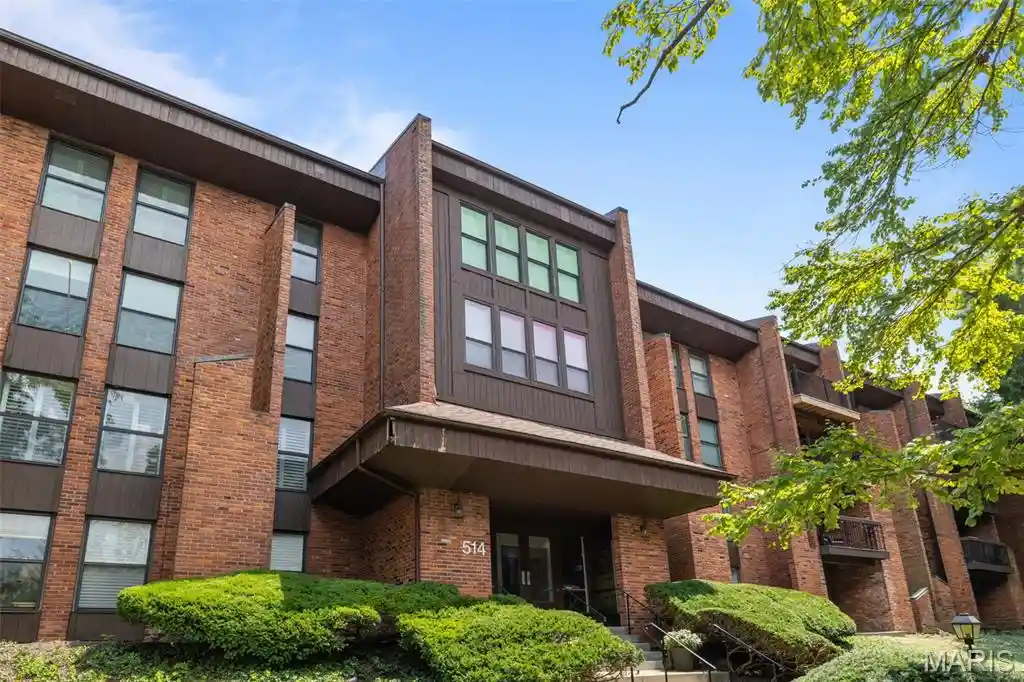 Listing Photo 1 - Condo for sale in 514 Coeur De Royale Dr located at 514 Coeur De Royale Dr, Creve Coeur, MO 63141 - Unit #202