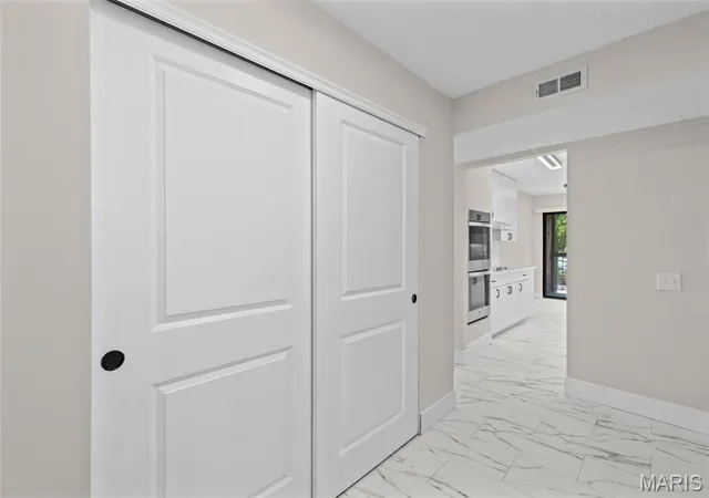 Photo 3 of Condo for sale at 514 Coeur De Royale Dr #202, Saint Louis, MO 63141 | MLS# MIS26067100 | Listing updated on 2026-10-22