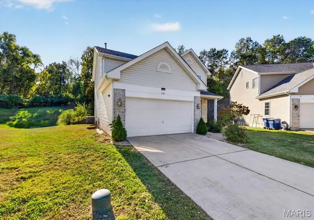 Photo 3 of Single family home for sale at 567 Brk Meadow Dr, Ballwin, MO 63021 | MLS# MIS26067101 | Listing updated on 2026-10-19