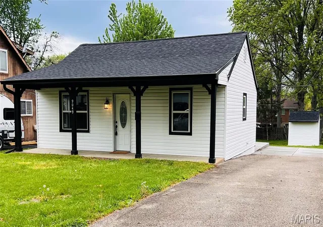 Single family home for sale at 9049 Southview Ln, Saint Louis, MO 63123 | MLS# MIS26067104