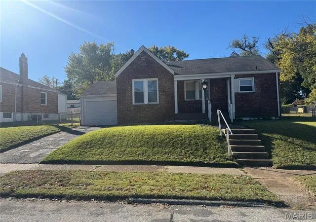 Photo 1 of Single family home for sale at 9038 Pallardy Ln, St Louis, MO 63114 | MLS# MIS26067107 | Listing updated on 2026-10-21