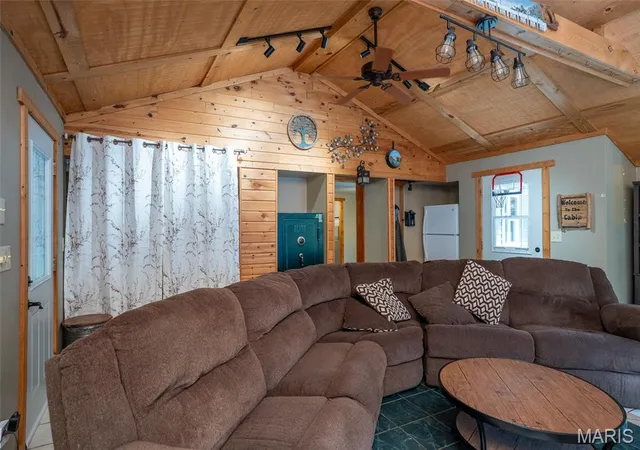 Photo 3 of Single family home for sale at 17261 Emmerson Airline, Girard, IL 62640 | MLS# MIS26067112 | Listing updated on 2026-10-19