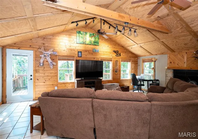 Photo 4 of Single family home for sale at 17261 Emmerson Airline, Girard, IL 62640 | MLS# MIS26067112 | Listing updated on 2026-10-19