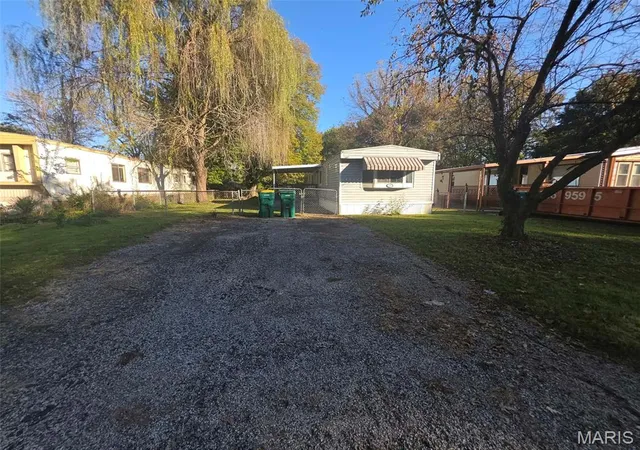 Photo 1 of Sale Pending at 210 Ellen Ln, O Fallon, IL 62269 | MLS# MIS26067114 | Listing updated on 2026-10-26