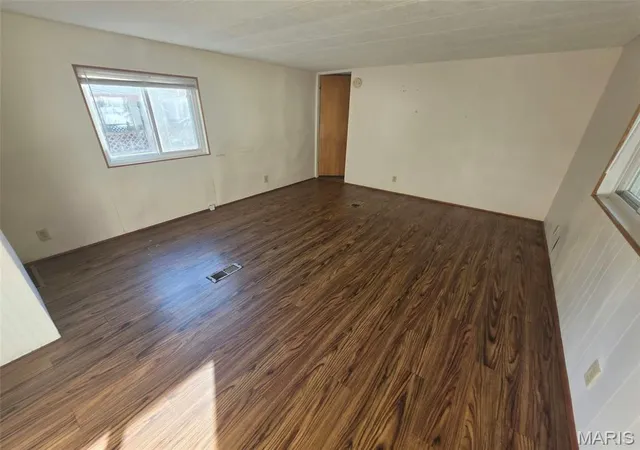 Photo 3 of Sale Pending at 210 Ellen Ln, O Fallon, IL 62269 | MLS# MIS26067114 | Listing updated on 2026-10-26