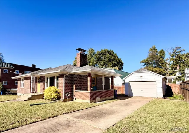 Photo 1 of Single family home for sale at 215 E 4th Street, Washington, MO 63090 | MLS# MIS26067122 | Listing updated on 2026-10-19