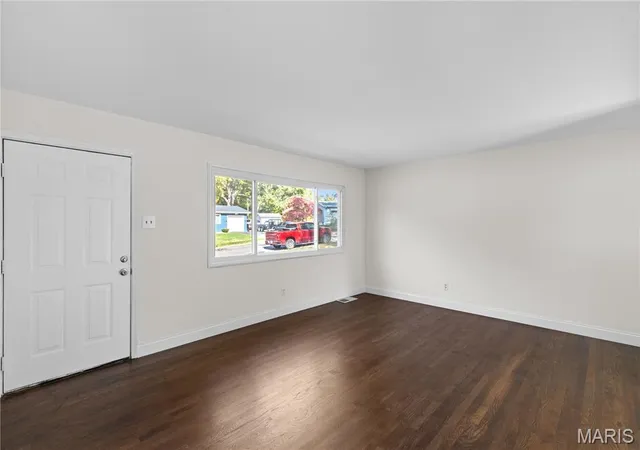 Photo 2 of Single family home for sale at 1140 Hadwin Dr, Florissant, MO 63033 | MLS# MIS26067126 | Listing updated on 2026-10-31