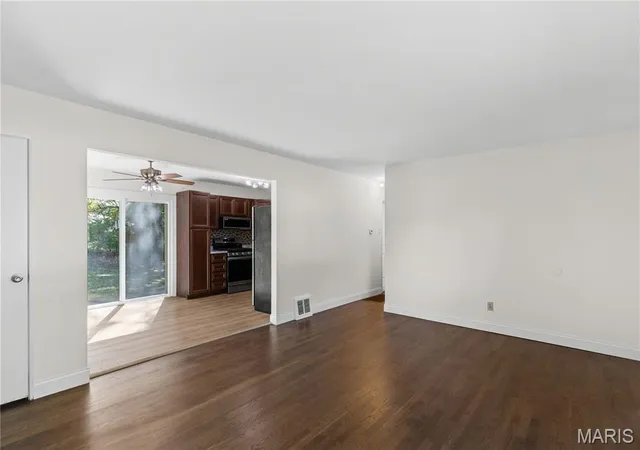 Photo 4 of Single family home for sale at 1140 Hadwin Dr, Florissant, MO 63033 | MLS# MIS26067126 | Listing updated on 2026-10-31