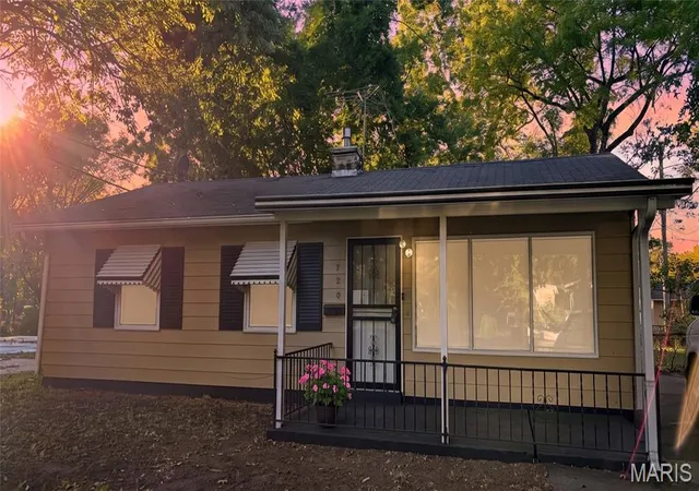 Photo 2 of Single family home for sale at 720 Saint Nicholas Dr, East Saint Louis, IL 62206 | MLS# MIS26067147 | Listing updated on 2026-10-23