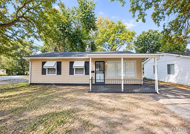 Photo 1 of Single family home for sale at 720 Saint Nicholas Dr, East Saint Louis, IL 62206 | MLS# MIS26067147 | Listing updated on 2026-10-23