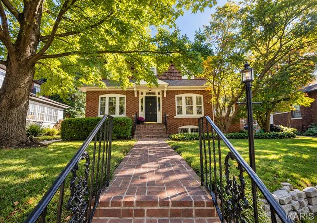 Photo 1 of Single family home for sale at 9 Glenview Dr, Belleville, IL 62223 | MLS# MIS26067156 | Listing updated on 2026-10-23