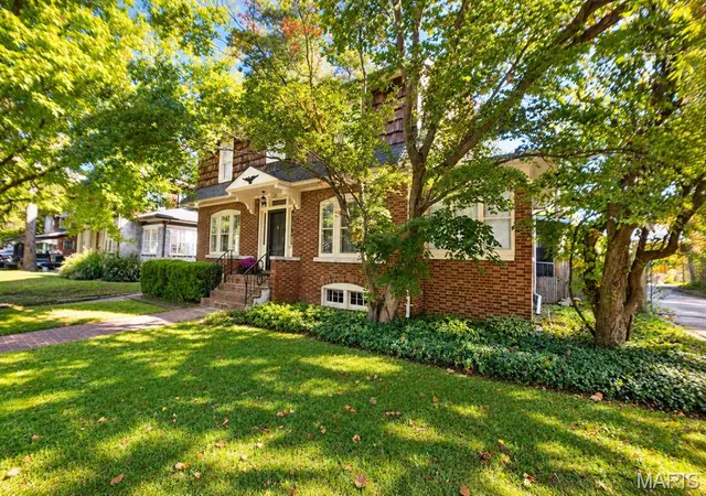 Photo 2 of Single family home for sale at 9 Glenview Dr, Belleville, IL 62223 | MLS# MIS26067156 | Listing updated on 2026-10-23