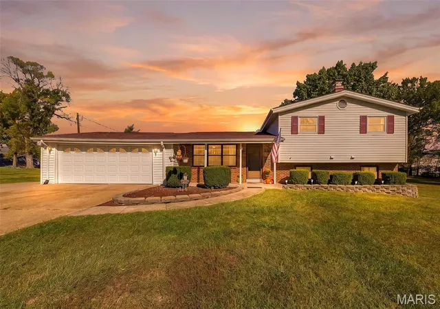 Photo 1 of Sale Pending at 9 Pedrotti Ln, O Fallon, MO 63366 | MLS# MIS26067161 | Listing updated on 2026-10-26