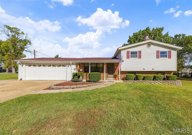 Photo 1 of Sale Pending at 9 Pedrotti Ln, O Fallon, MO 63366 | MLS# MIS26067161 | Listing updated on 2026-10-26