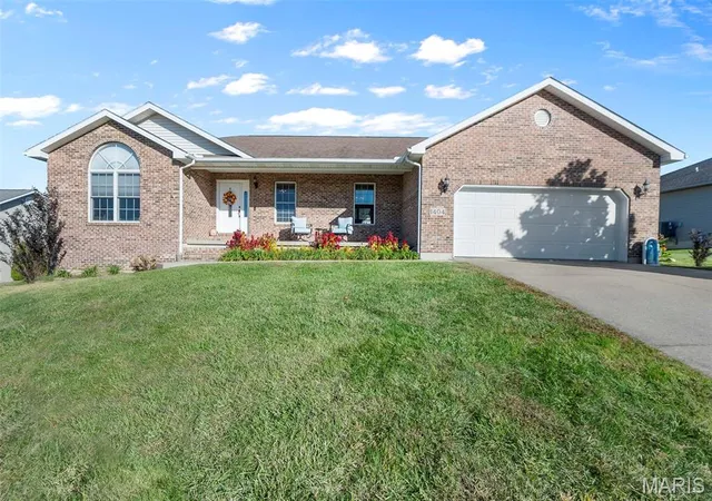 Photo 1 of Single family home for sale at 1404 Vantage Dr, Cape Girardeau, MO 63701 | MLS# MIS26067171 | Listing updated on 2026-10-22