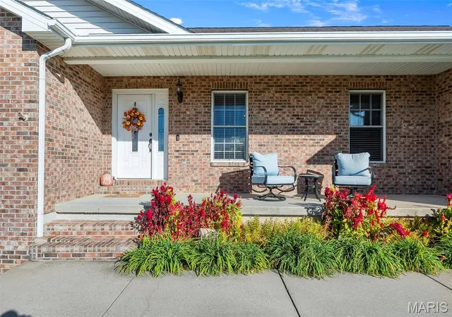 Photo 2 of Single family home for sale at 1404 Vantage Dr, Cape Girardeau, MO 63701 | MLS# MIS26067171 | Listing updated on 2026-10-22