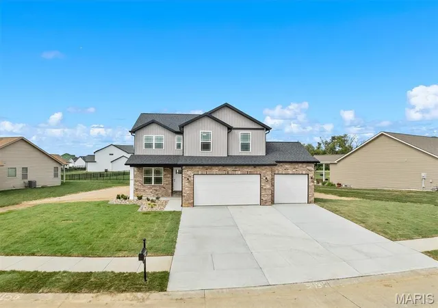 Photo 1 of Single family home for sale at 3439 Navajo Trl, Belleville, IL 62221 | MLS# MIS26067179 | Listing updated on 2026-10-19