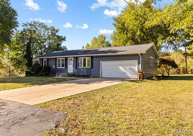 Photo 4 of Single family home for sale at 1207 Apple St, Elsberry, MO 63343 | MLS# MIS26067185 | Listing updated on 2026-10-28