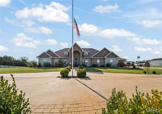 Photo 2 of Single family home for sale at 6295 County Rd 108, Fulton, MO 65251 | MLS# MIS26067187 | Listing updated on 2026-10-19