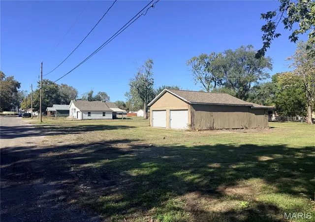 Photo 2 of Single family home for sale at 713 26th Street, Granite City, IL 62040 | MLS# MIS26067194 | Listing updated on 2026-10-20
