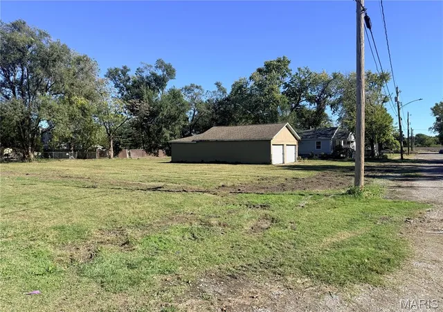 Photo 3 of Single family home for sale at 713 26th Street, Granite City, IL 62040 | MLS# MIS26067194 | Listing updated on 2026-10-20
