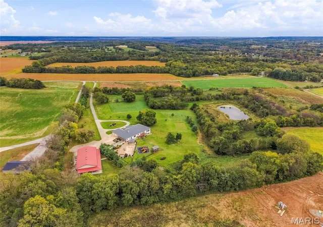 Photo 2 of Single family home for sale at 5090 Autumnwood Ln, Hannibal, MO 63401 | MLS# MIS26067196 | Listing updated on 2026-10-21