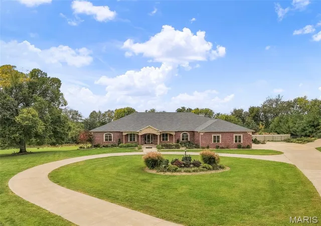 Photo 3 of Single family home for sale at 5090 Autumnwood Ln, Hannibal, MO 63401 | MLS# MIS26067196 | Listing updated on 2026-10-21