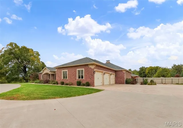 Photo 4 of Single family home for sale at 5090 Autumnwood Ln, Hannibal, MO 63401 | MLS# MIS26067196 | Listing updated on 2026-10-21