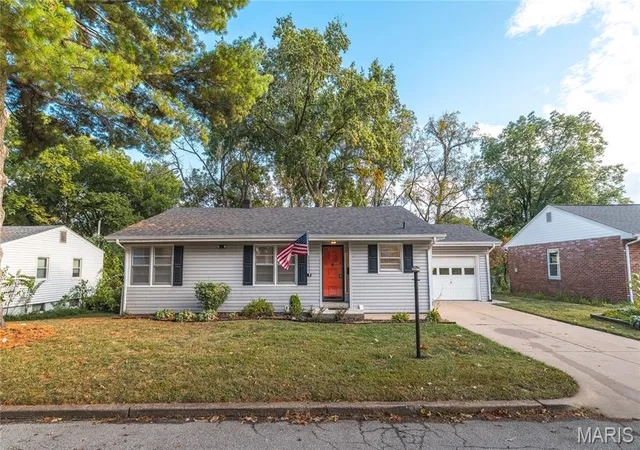 Photo 1 of Single family home for sale at 908 Barton Pl, Saint Charles, MO 63301 | MLS# MIS26067200 | Listing updated on 2026-10-19