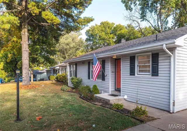 Photo 2 of Single family home for sale at 908 Barton Pl, Saint Charles, MO 63301 | MLS# MIS26067200 | Listing updated on 2026-10-19
