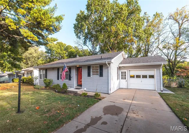 Photo 3 of Single family home for sale at 908 Barton Pl, Saint Charles, MO 63301 | MLS# MIS26067200 | Listing updated on 2026-10-19