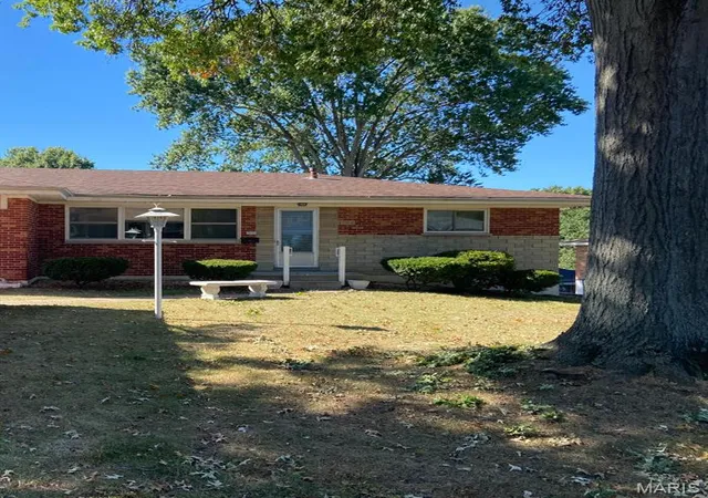 Single family home for sale at 1106 Mary Candace Ln, Saint Louis, MO 63125 | MLS# MIS26067225