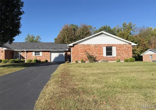 Photo 1 of Condo for sale at 307 Vandergriff St, Farmington, MO 63640 | MLS# MIS26067246 | Listing updated on 2026-10-23
