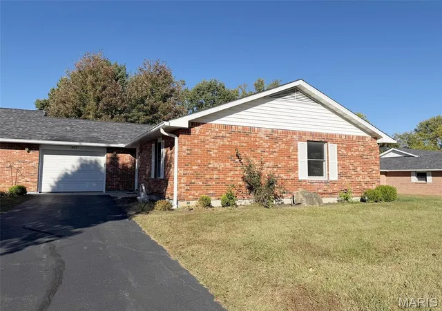 Photo 1 of Condo for sale at 307 Vandergriff St, Farmington, MO 63640 | MLS# MIS26067246 | Listing updated on 2026-10-23